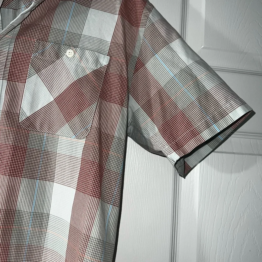 Patagonia button down short sleeve - Picture 3 of 4